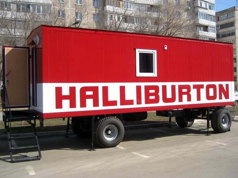 Вагон-дом на шасси производства АО «НОЭМЗ» в ливрее Halliburton